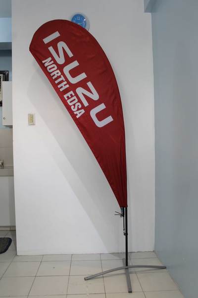 ISUZU TEARDROP BANNERS MADE BY THE FLYING BANNERS
